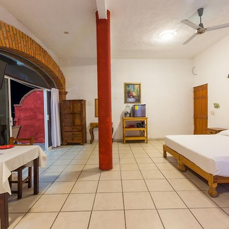 Traditional Sierra Leon Oceanfront Rooms - Adults Only Puerto Vallarta Eksteriør billede