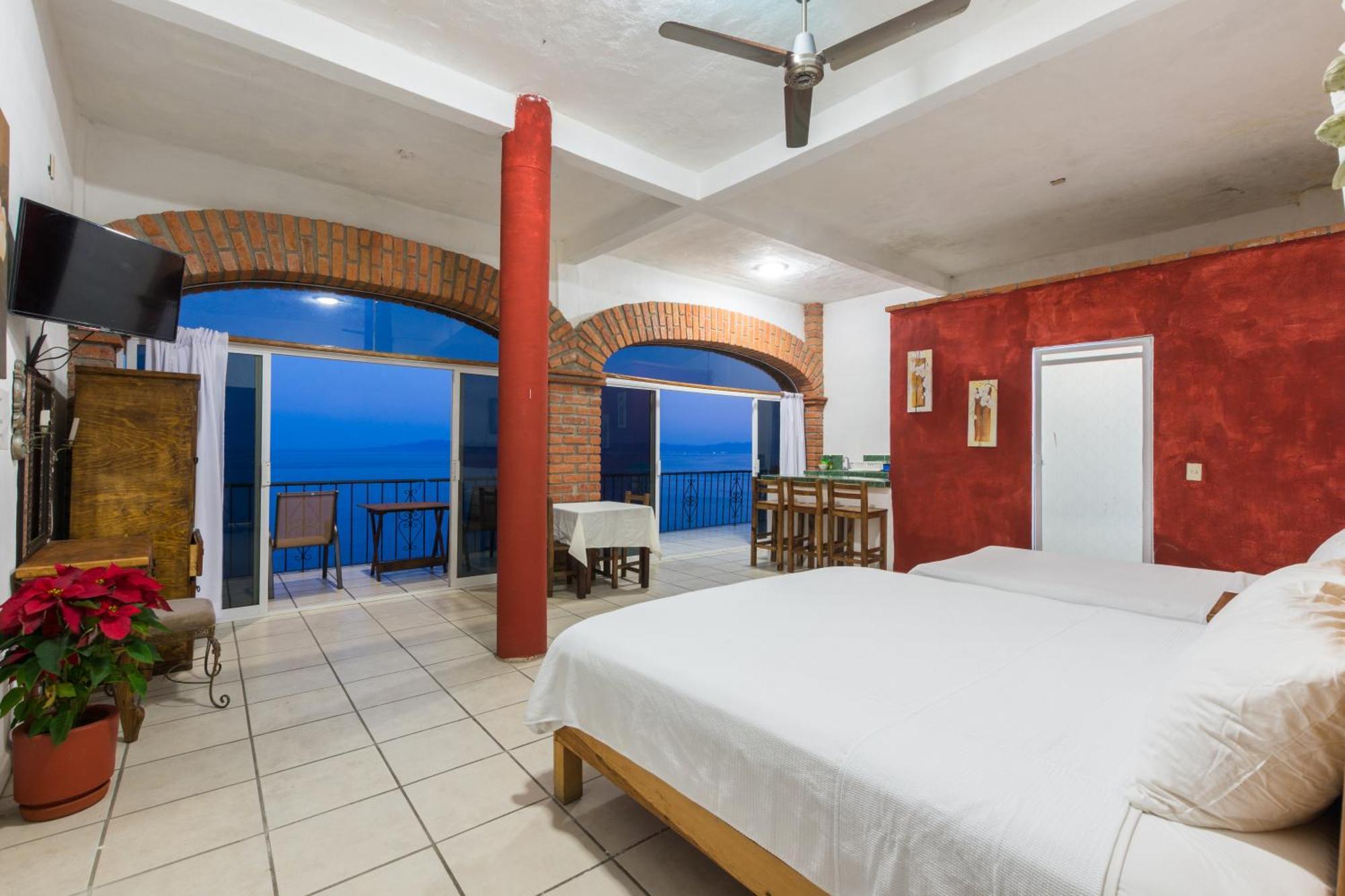 Traditional Sierra Leon Oceanfront Rooms - Adults Only Puerto Vallarta Eksteriør billede