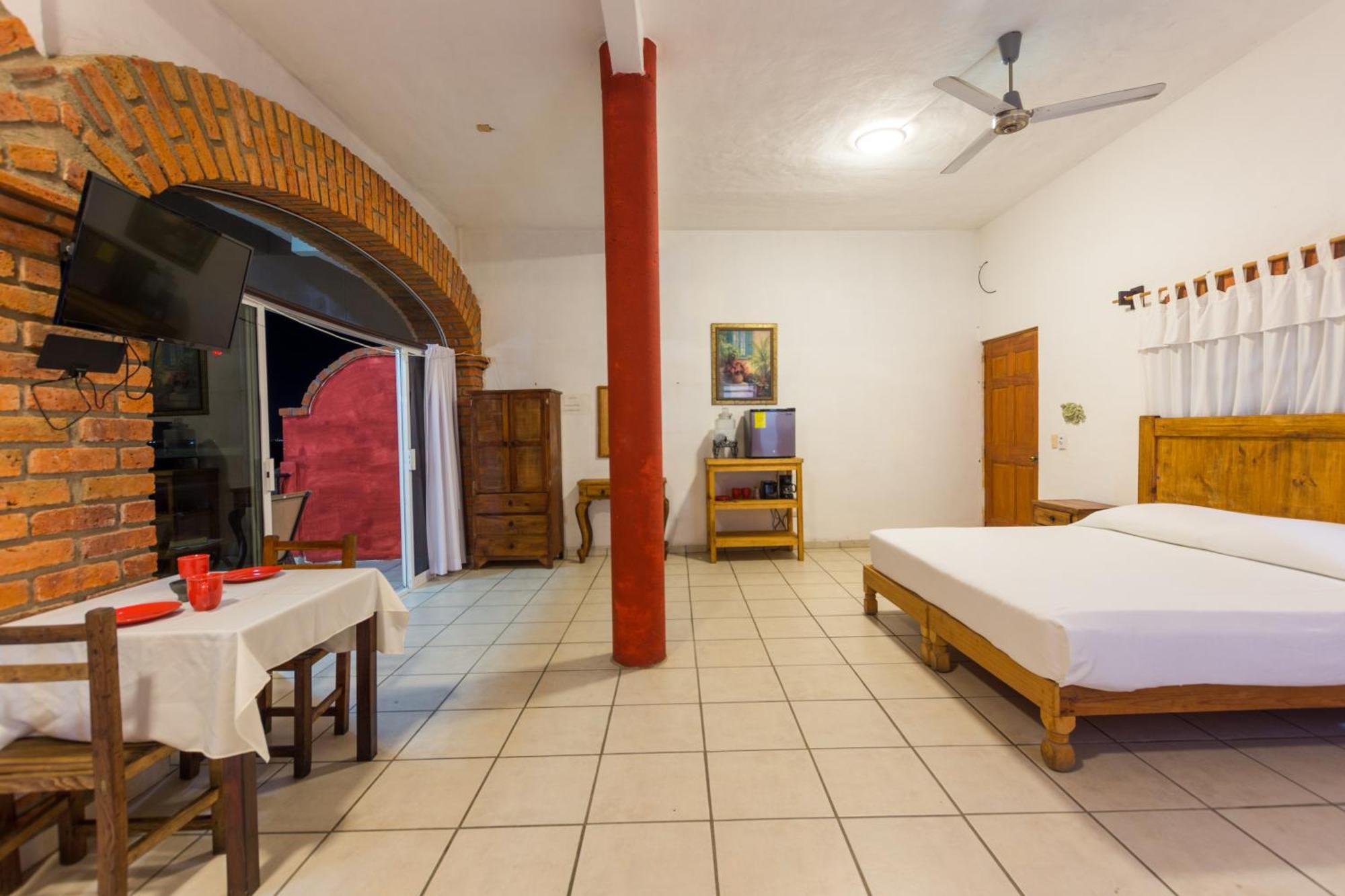 Traditional Sierra Leon Oceanfront Rooms - Adults Only Puerto Vallarta Eksteriør billede