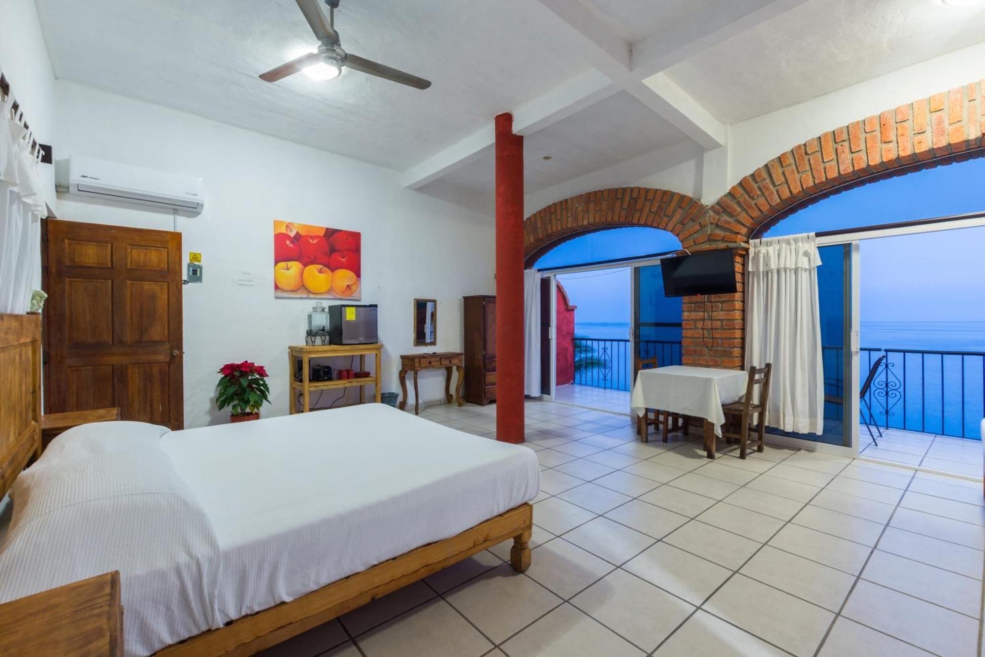 Traditional Sierra Leon Oceanfront Rooms - Adults Only Puerto Vallarta Eksteriør billede