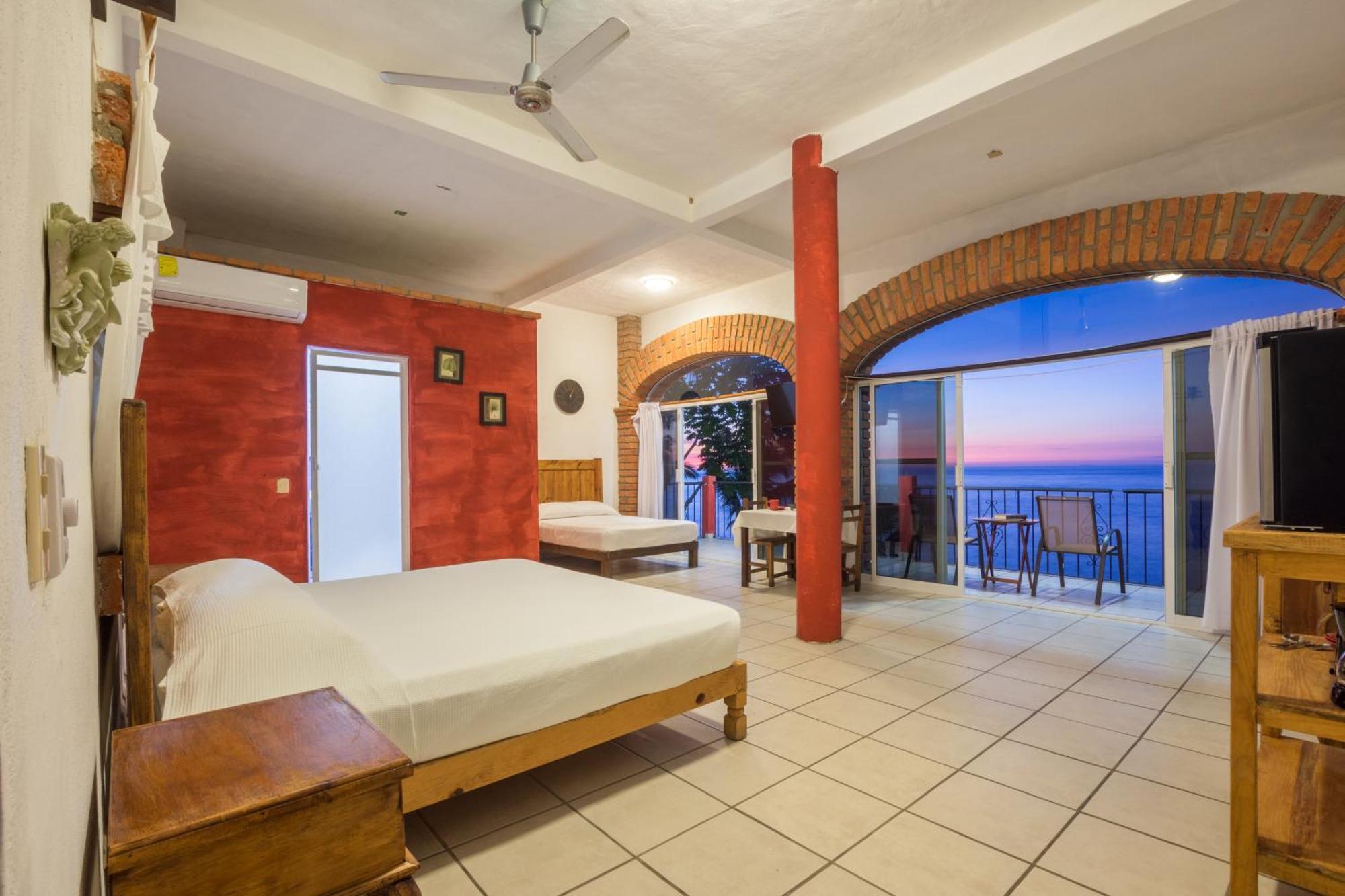 Traditional Sierra Leon Oceanfront Rooms - Adults Only Puerto Vallarta Eksteriør billede