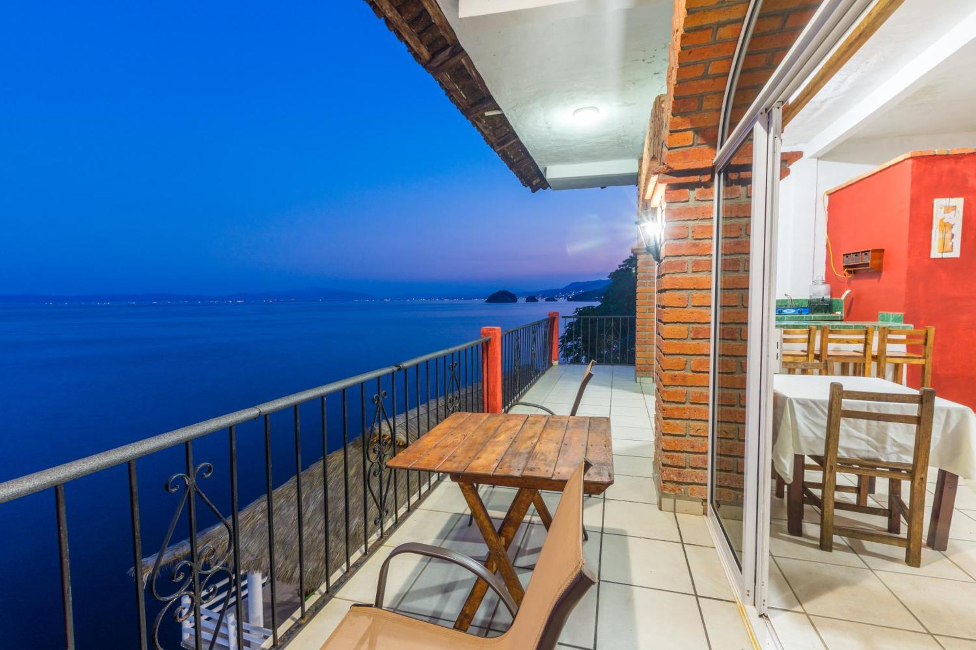 Traditional Sierra Leon Oceanfront Rooms - Adults Only Puerto Vallarta Eksteriør billede