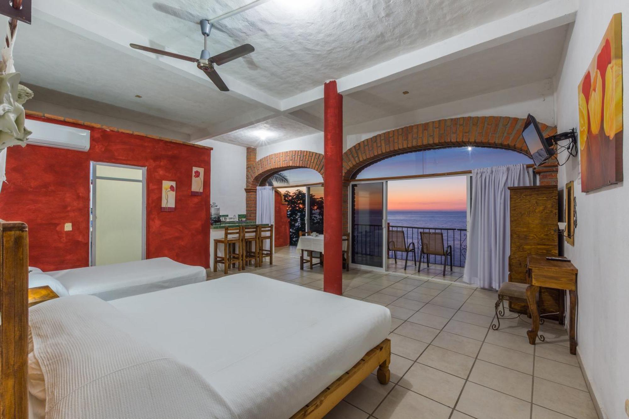 Traditional Sierra Leon Oceanfront Rooms - Adults Only Puerto Vallarta Eksteriør billede