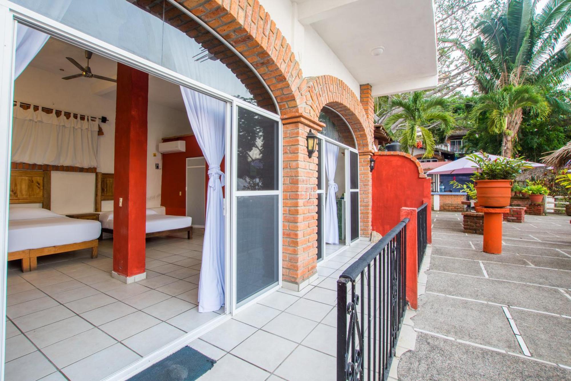 Traditional Sierra Leon Oceanfront Rooms - Adults Only Puerto Vallarta Eksteriør billede