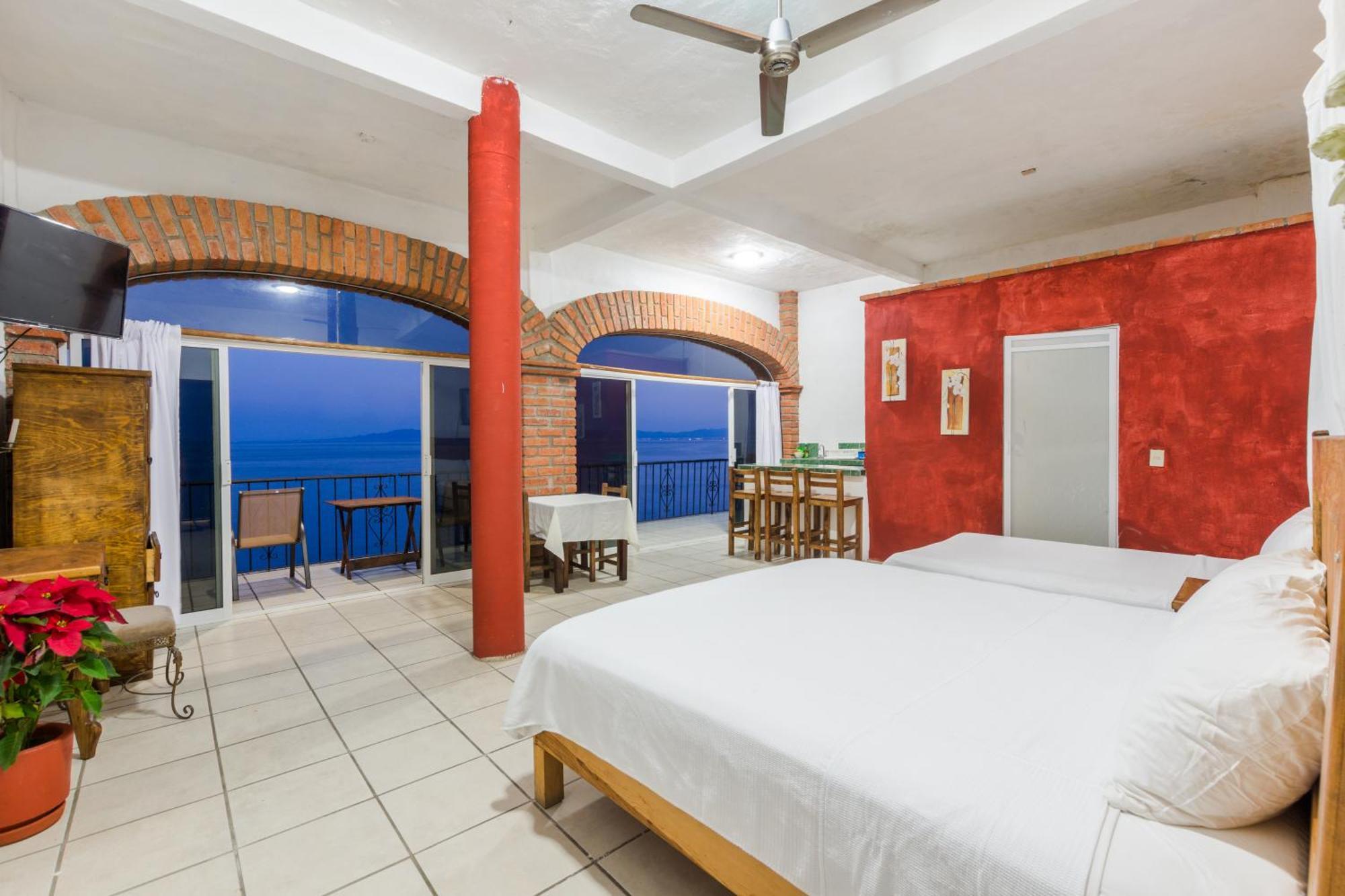 Traditional Sierra Leon Oceanfront Rooms - Adults Only Puerto Vallarta Eksteriør billede