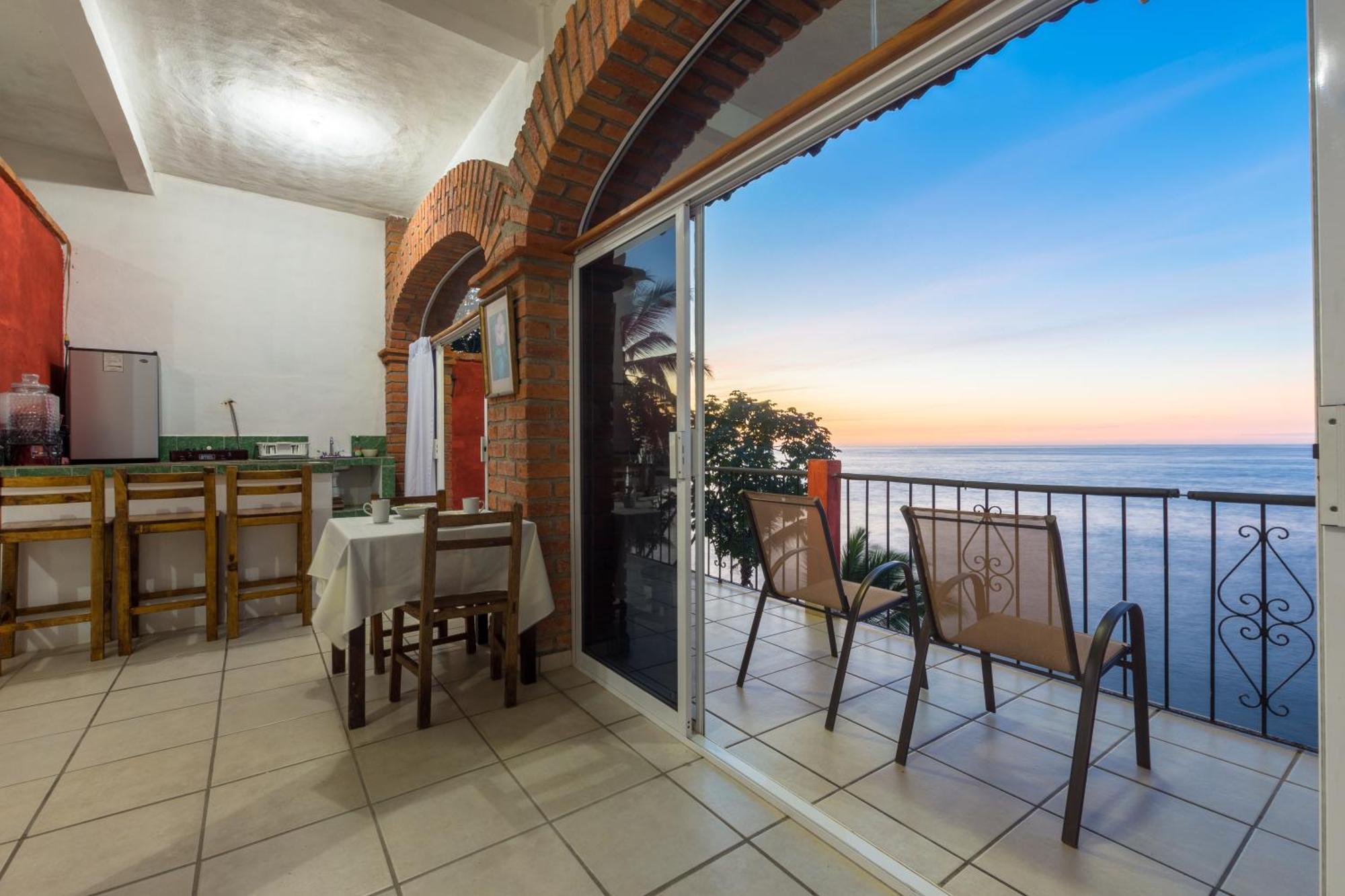 Traditional Sierra Leon Oceanfront Rooms - Adults Only Puerto Vallarta Eksteriør billede